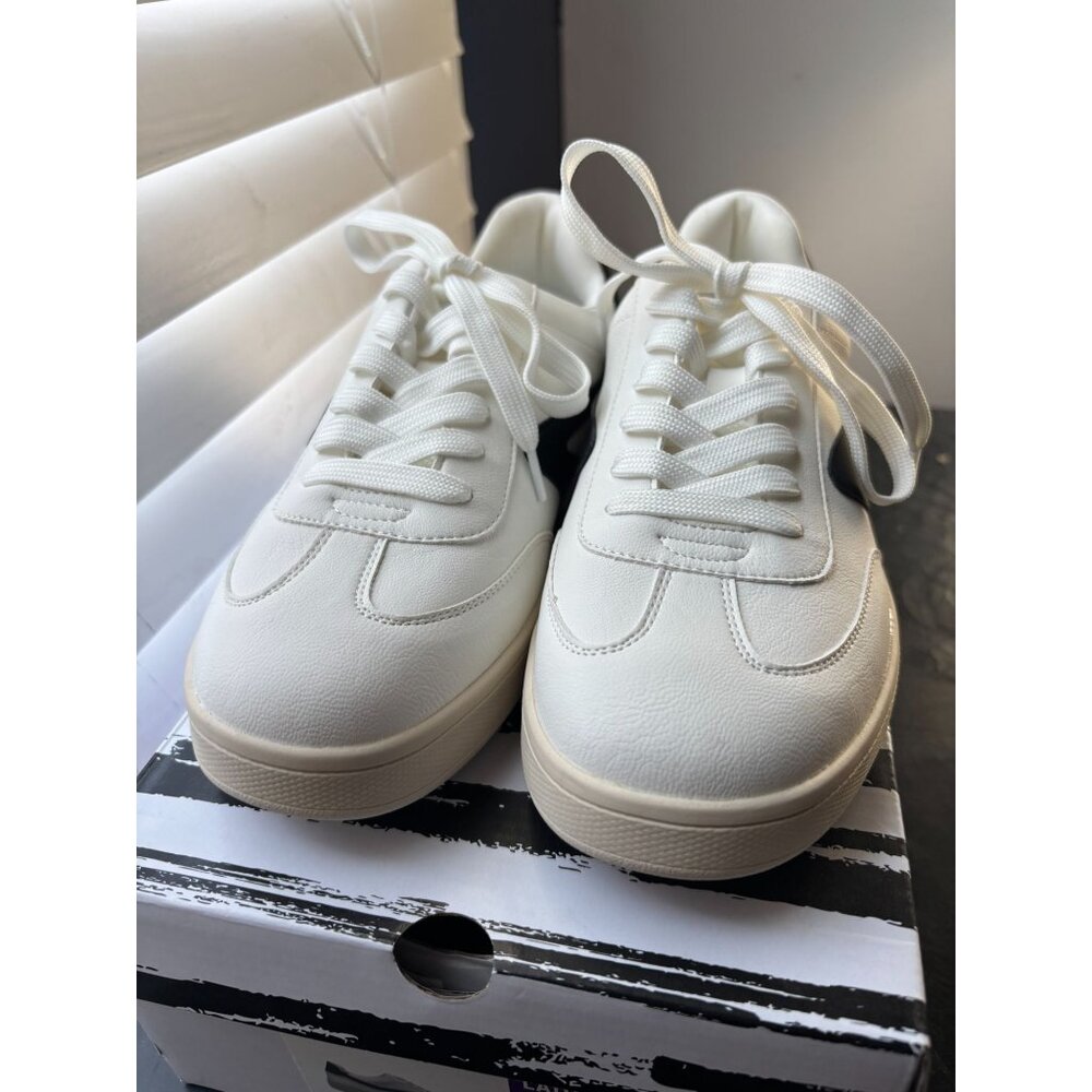 DV By Dolce Vita Women's White & Black Lace-Up Sneakers 9 NWOB